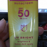 Pond's UV Bright Sunscreen with Gluta-Niacinamide